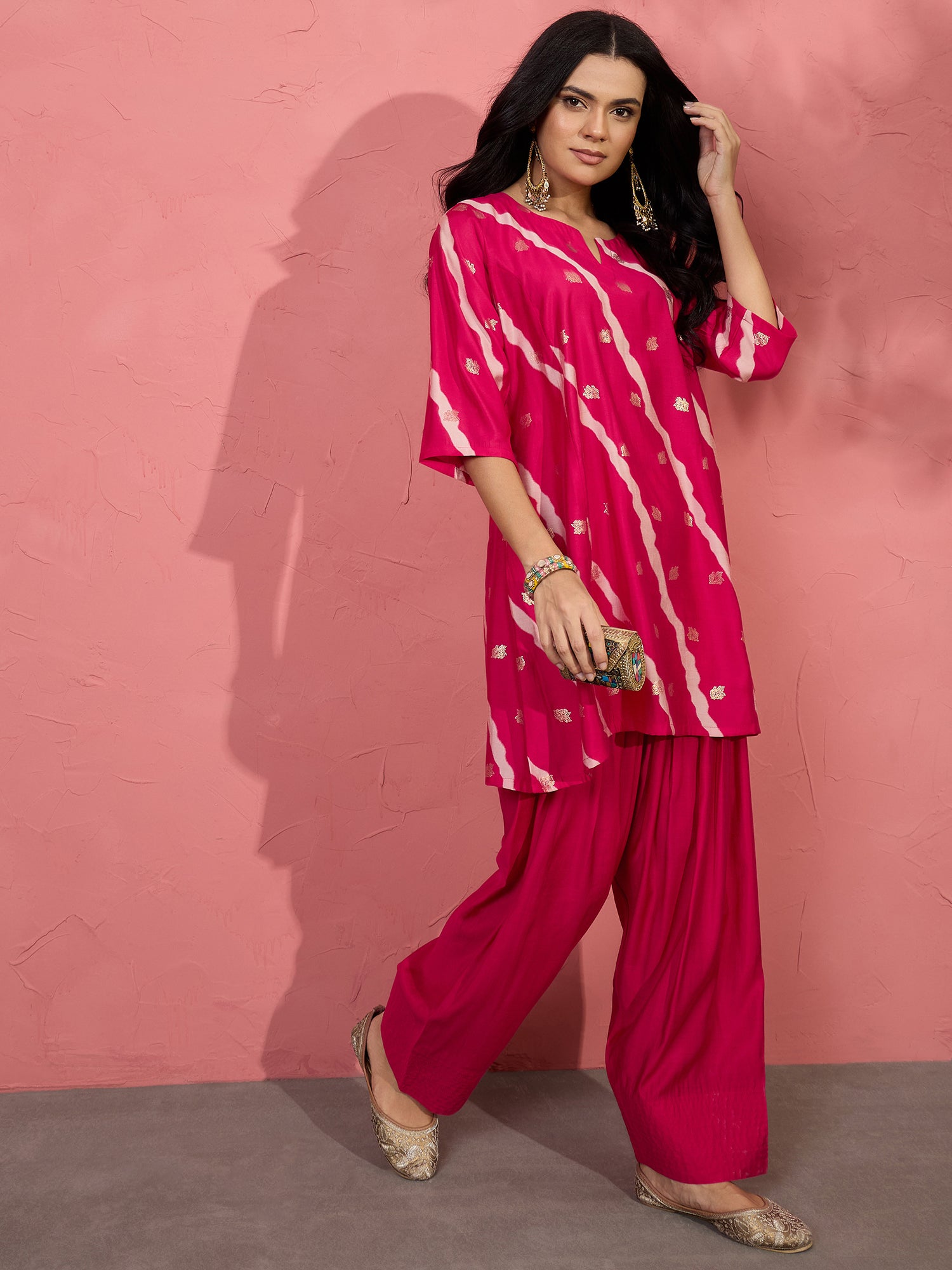 Fuchsia Lehariya Foil Kurta Salwar Set (To be dispatched in 7 -10 days)