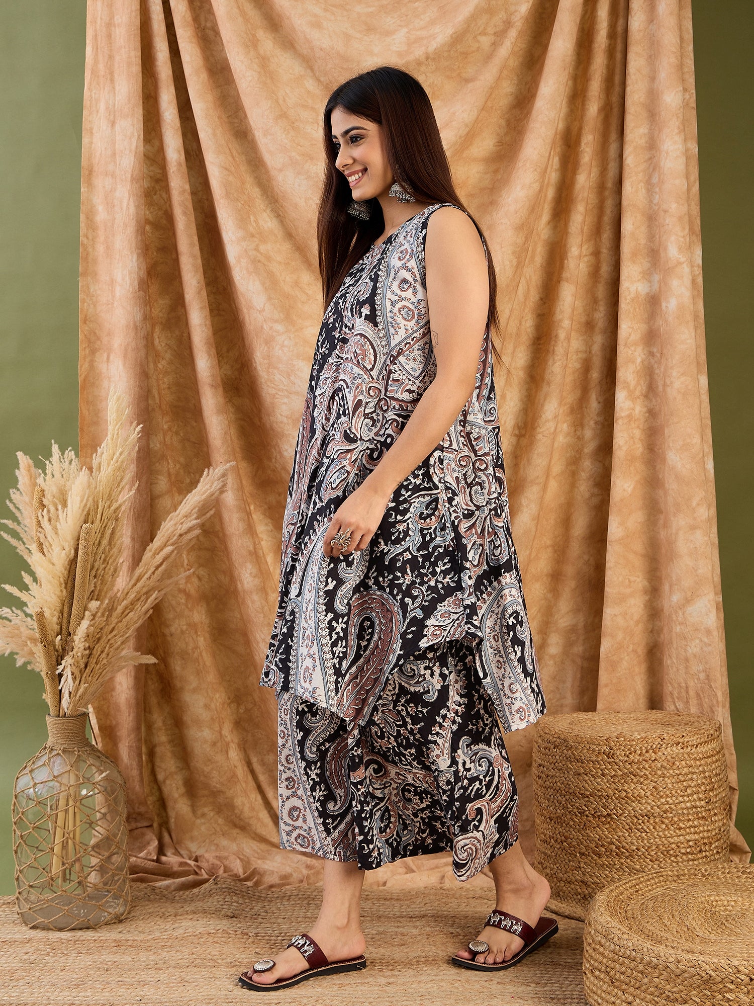 Black Brown Paisley R Neck Kurta Set