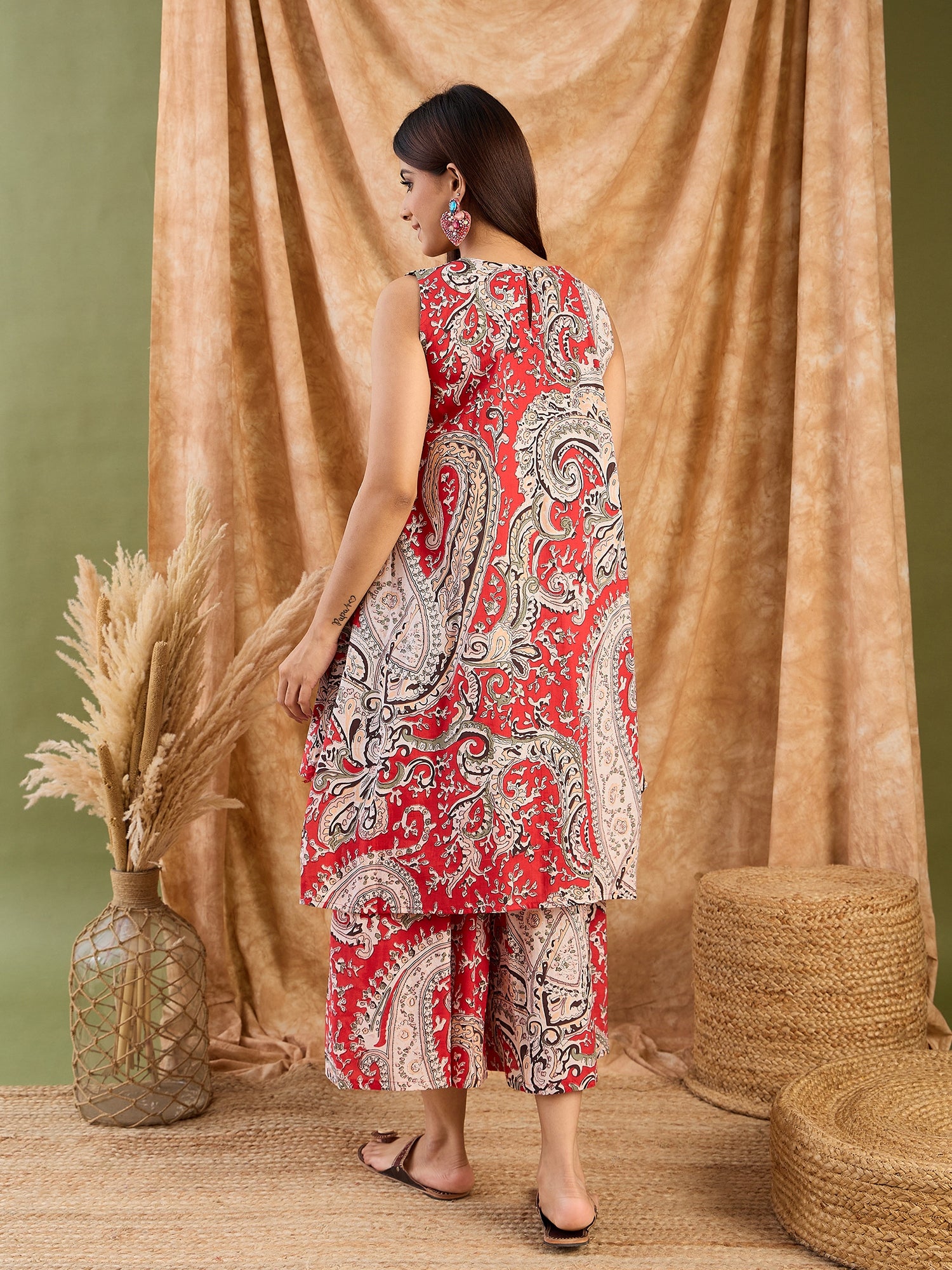 Red Beige Paisley R Neck Kurta Set