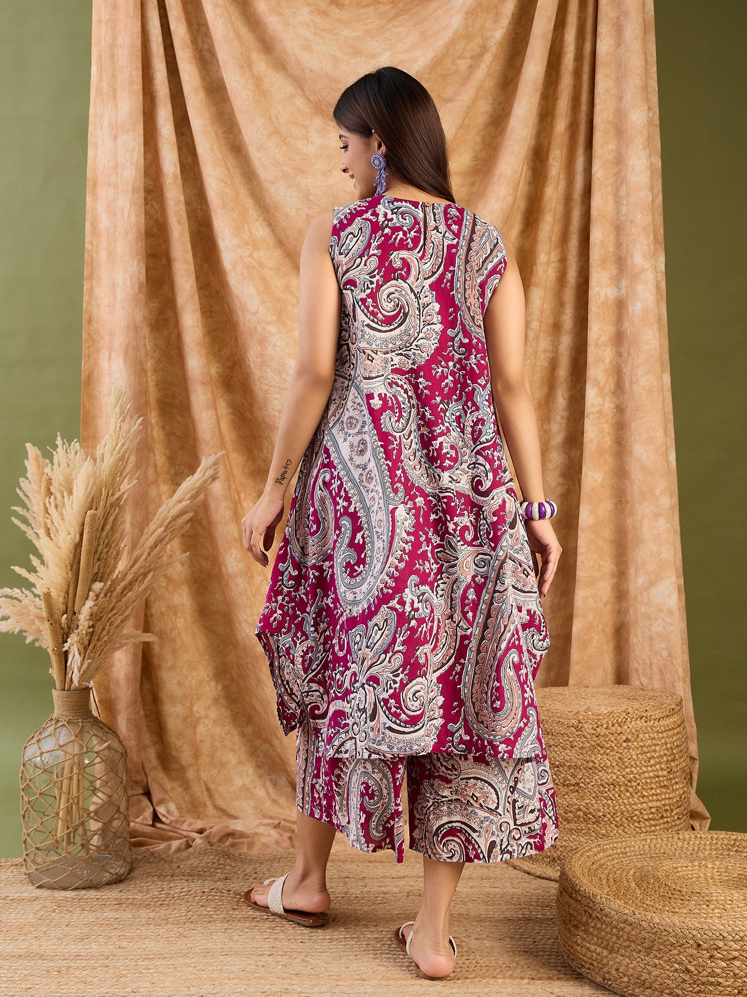 Wine Brown Paisley R Neck Kurta Set