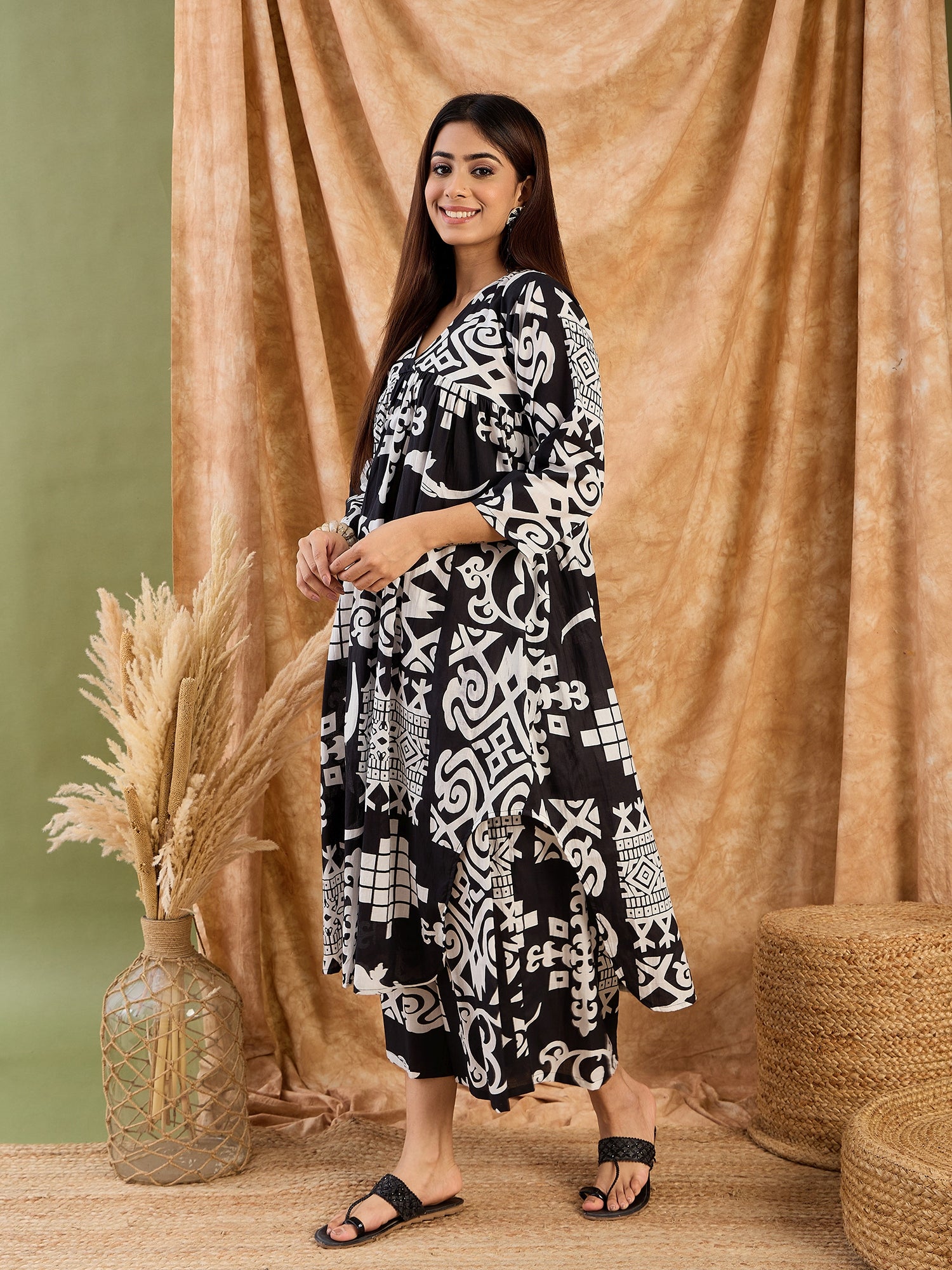 Black White Print V Neck Kurta Set