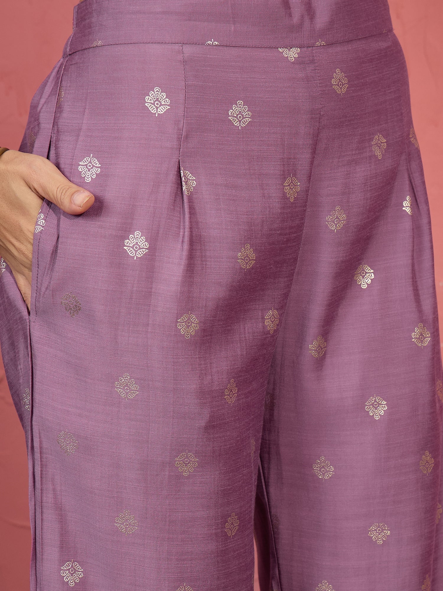 Magenta & Mauve Foil V-Neck Kurta Set (To be dispatched in 7 -10 days)