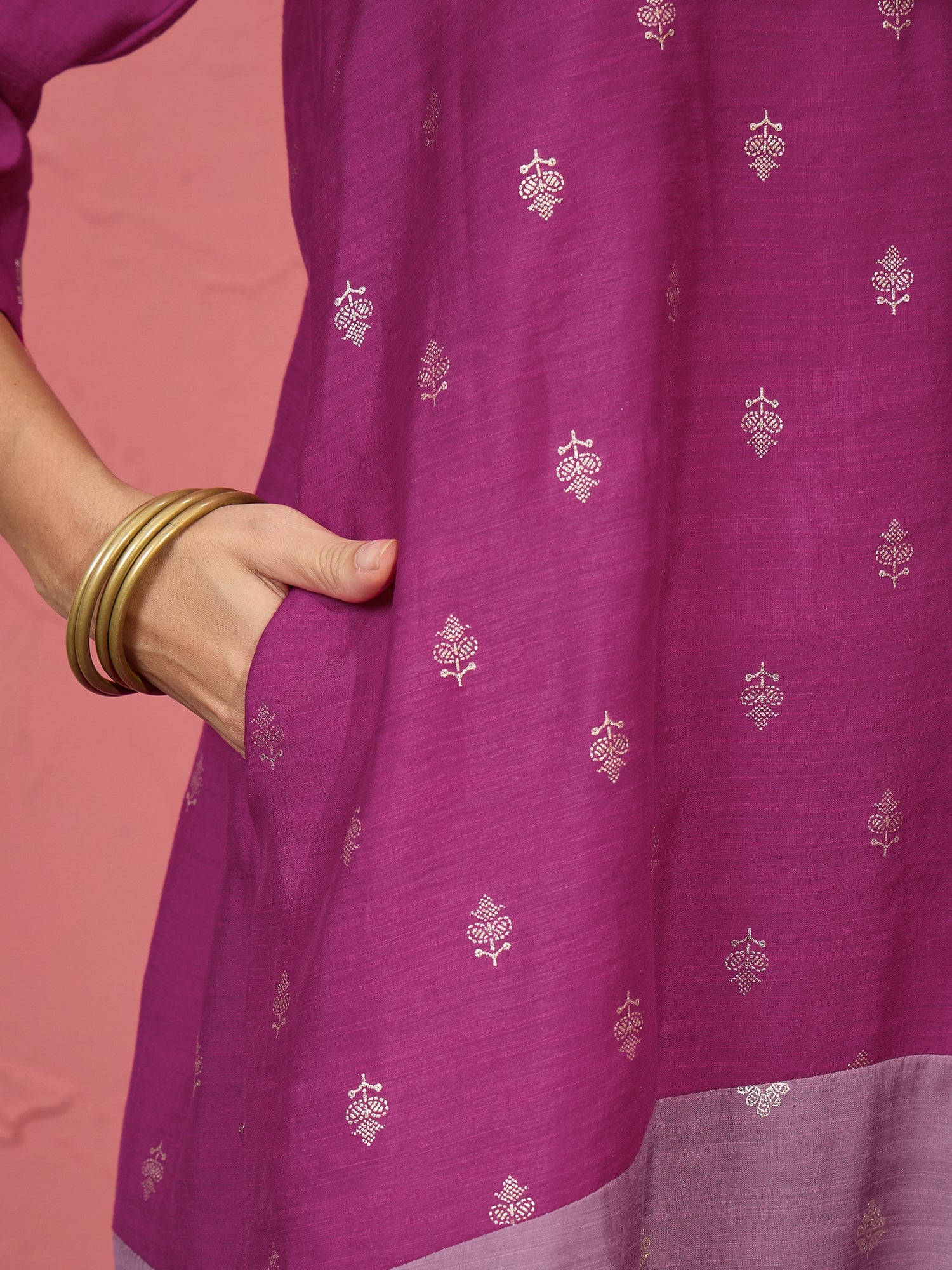 Magenta & Mauve Foil V-Neck Kurta Set (To be dispatched in 7 -10 days)