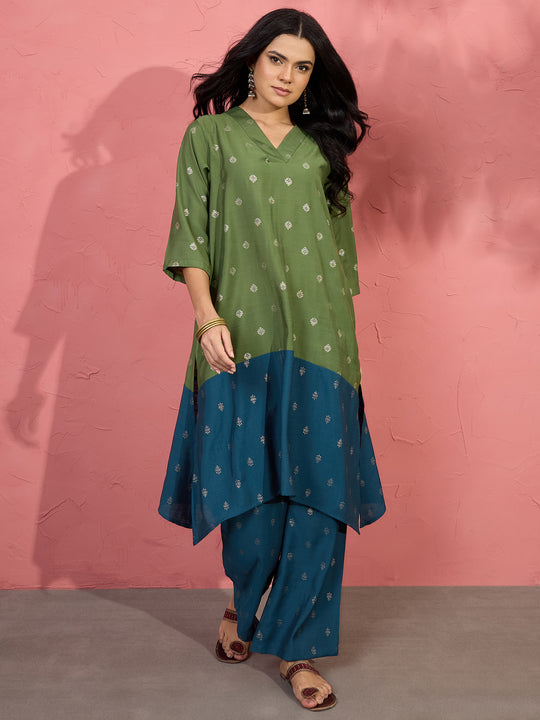 Green & Blue Foil V-Neck Kurta Set (To be dispatched in 7 -10 days)