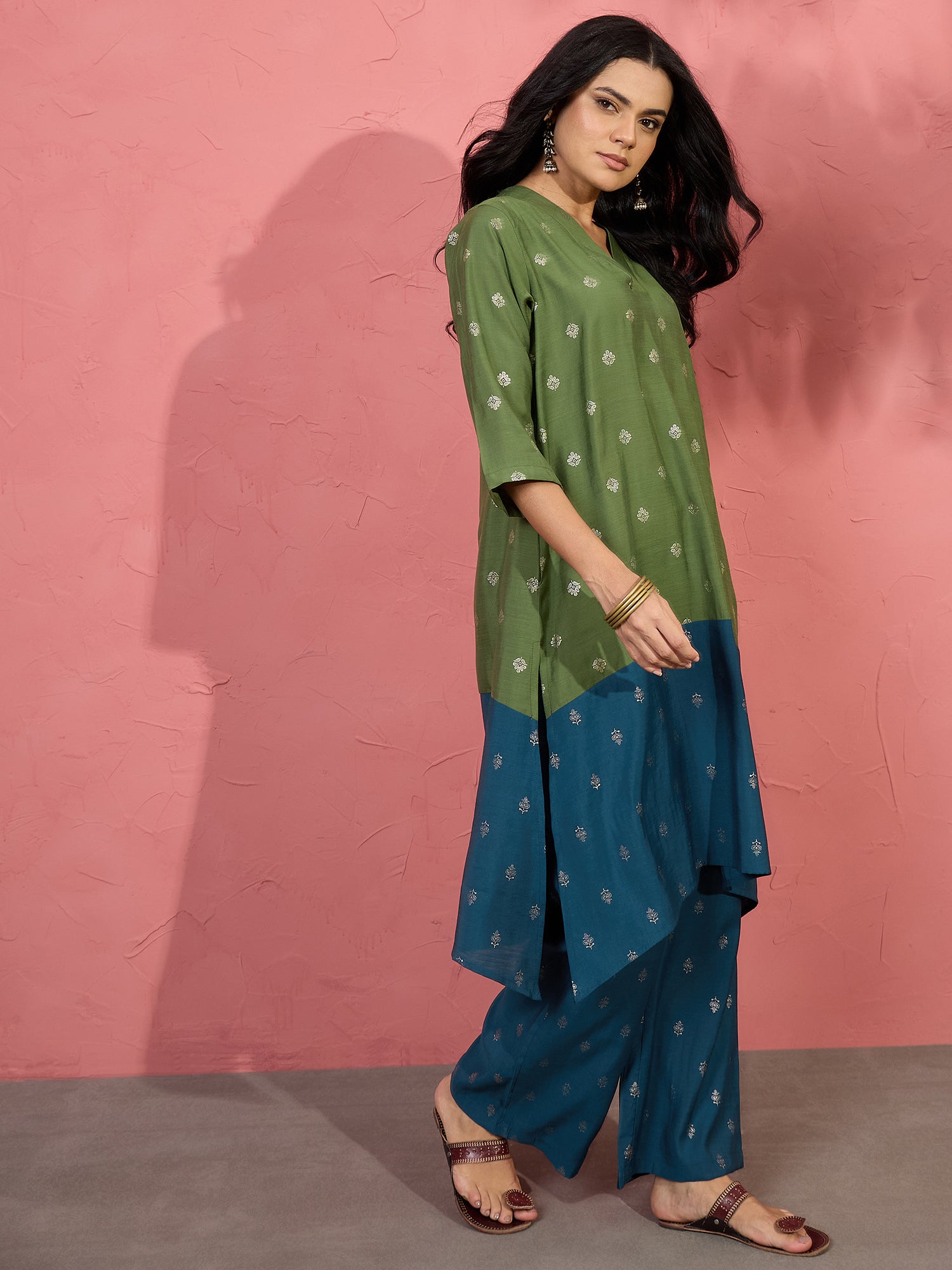 Green & Blue Foil V-Neck Kurta Set (To be dispatched in 7 -10 days)