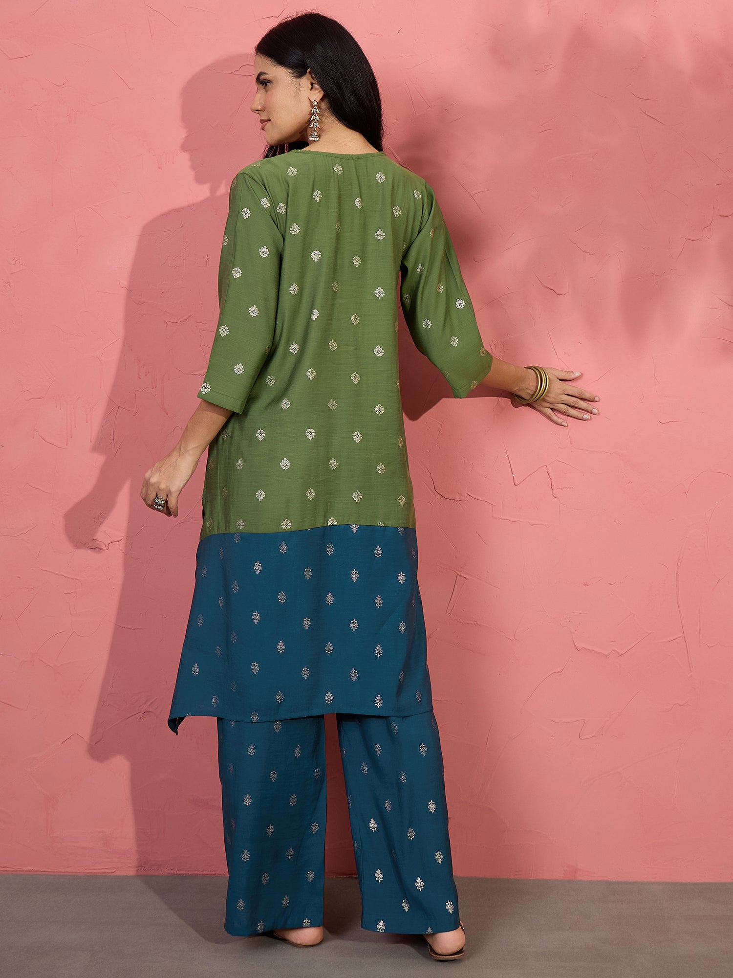 Green & Blue Foil V-Neck Kurta Set (To be dispatched in 7 -10 days)