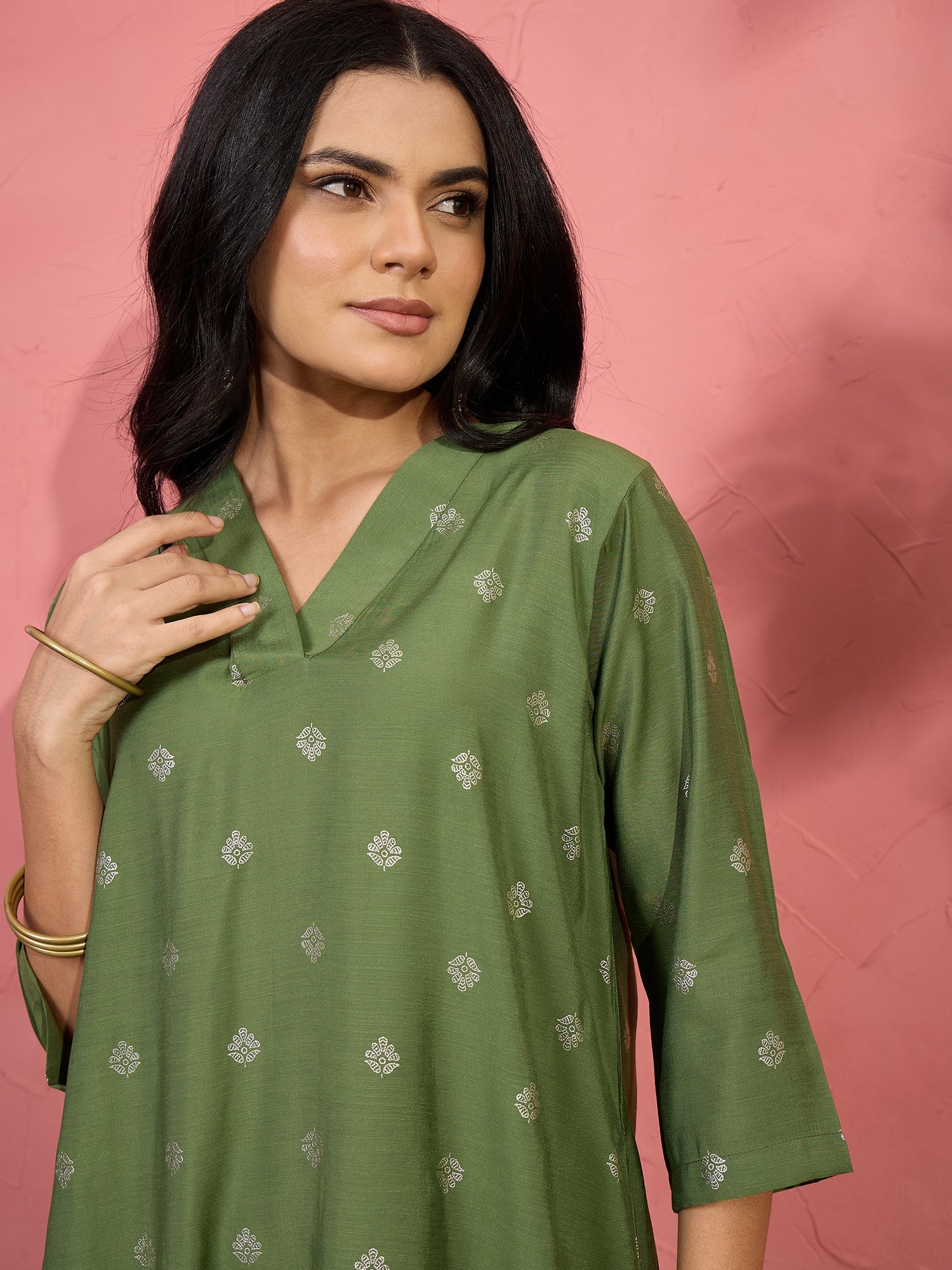 Green & Blue Foil V-Neck Kurta Set (To be dispatched in 7 -10 days)