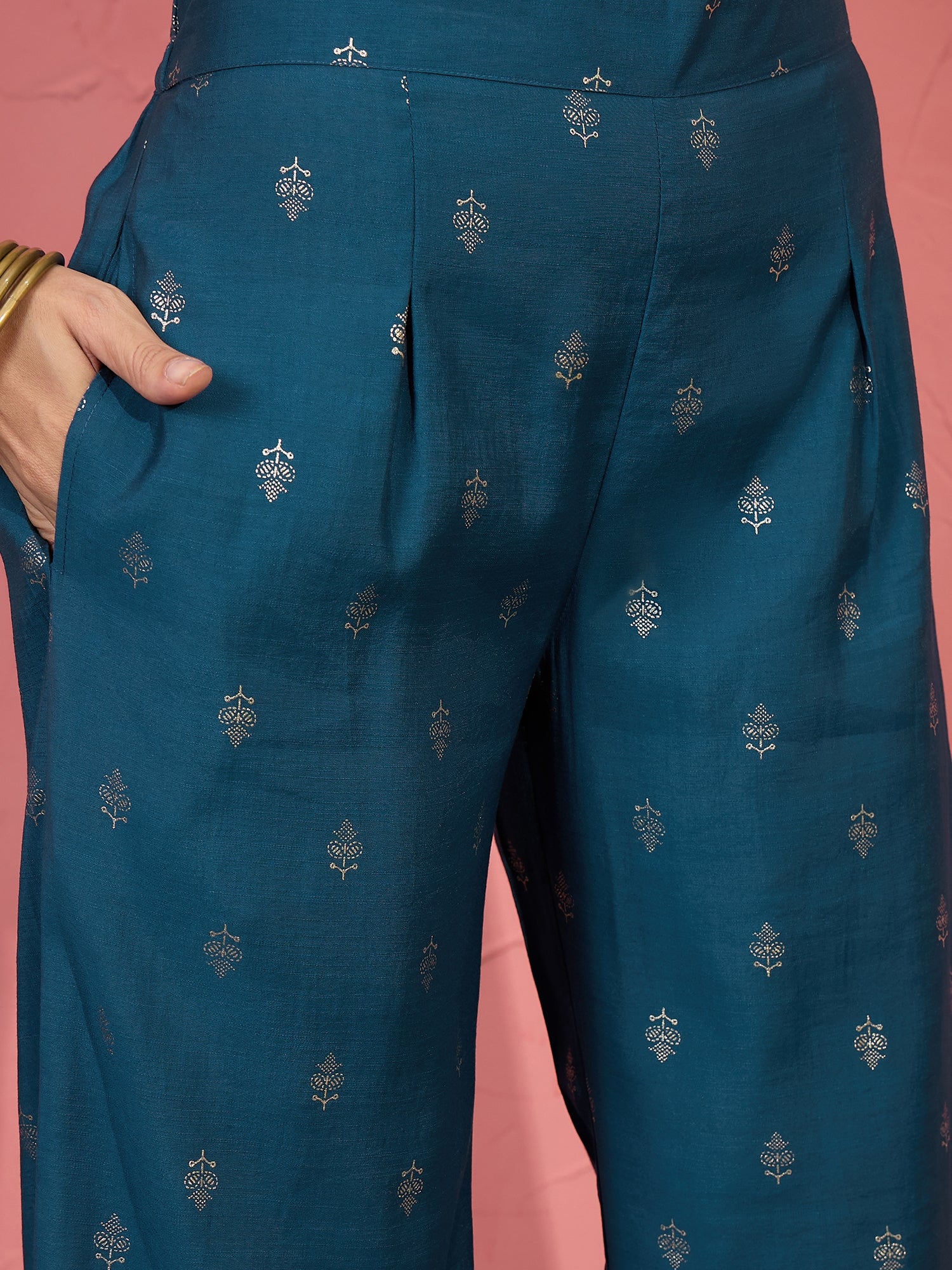 Green & Blue Foil V-Neck Kurta Set (To be dispatched in 7 -10 days)