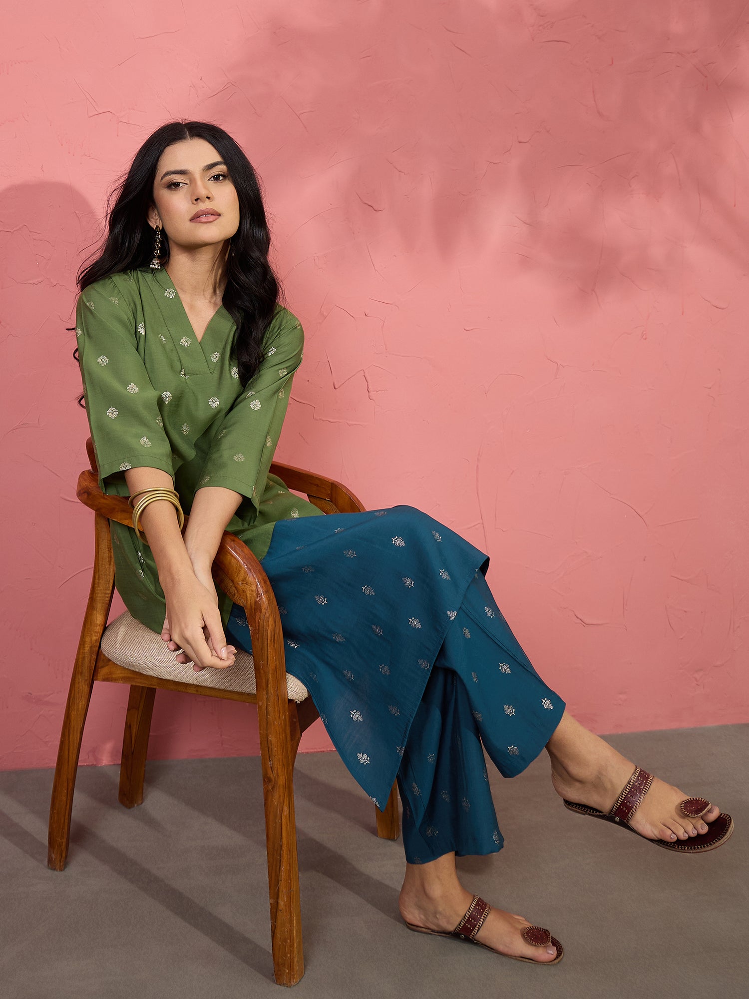 Green & Blue Foil V-Neck Kurta Set (To be dispatched in 7 -10 days)