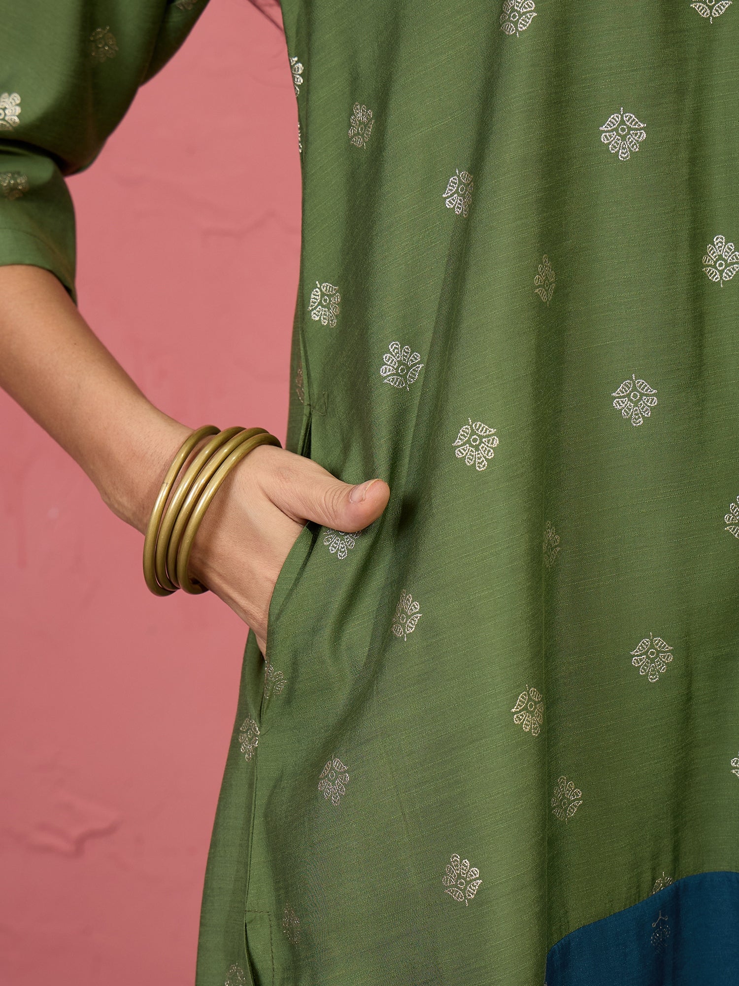 Green & Blue Foil V-Neck Kurta Set (To be dispatched in 7 -10 days)