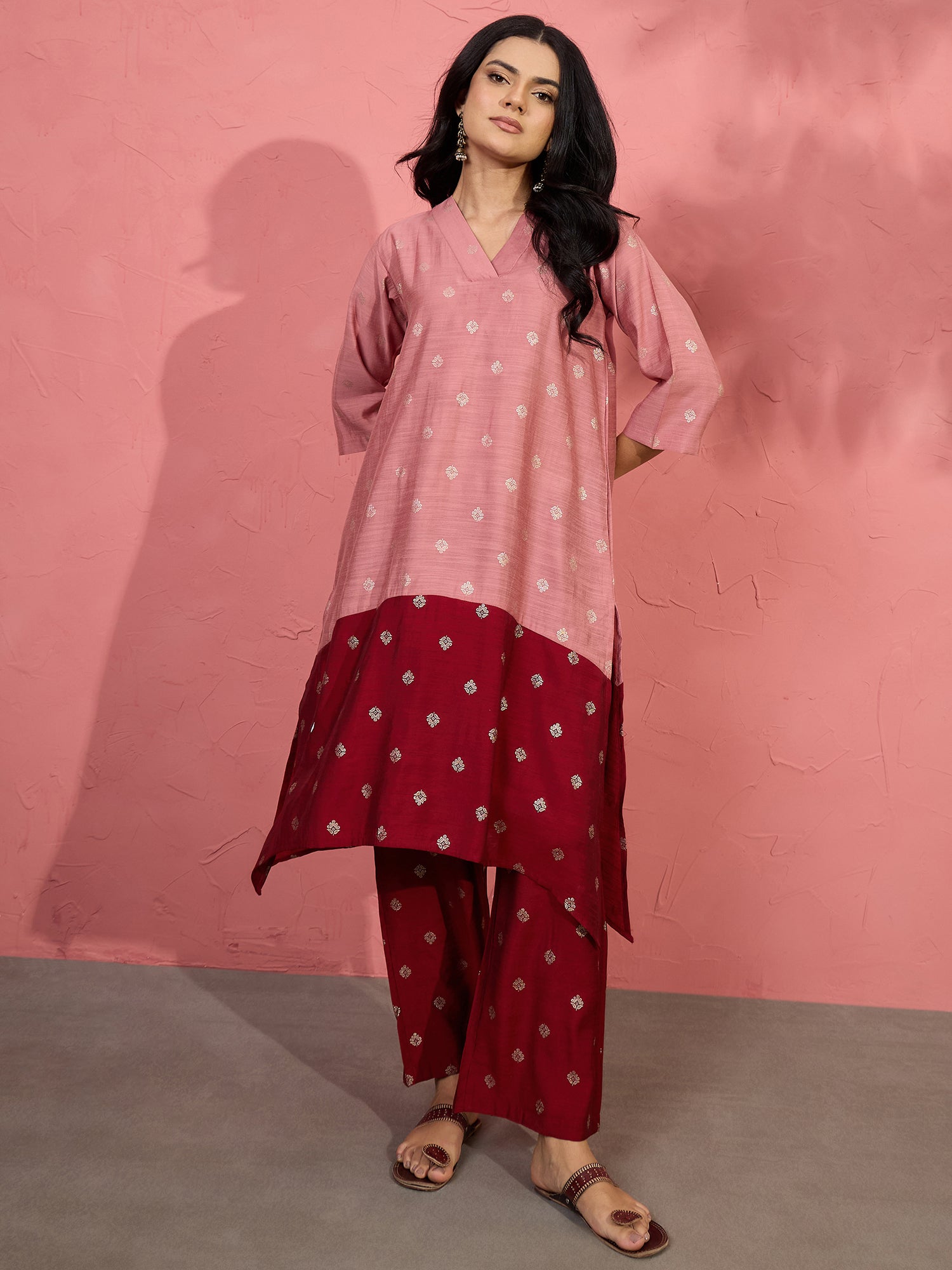 Peach & Red Foil V-Neck Kurta Set (To be dispatched in 7 -10 days)