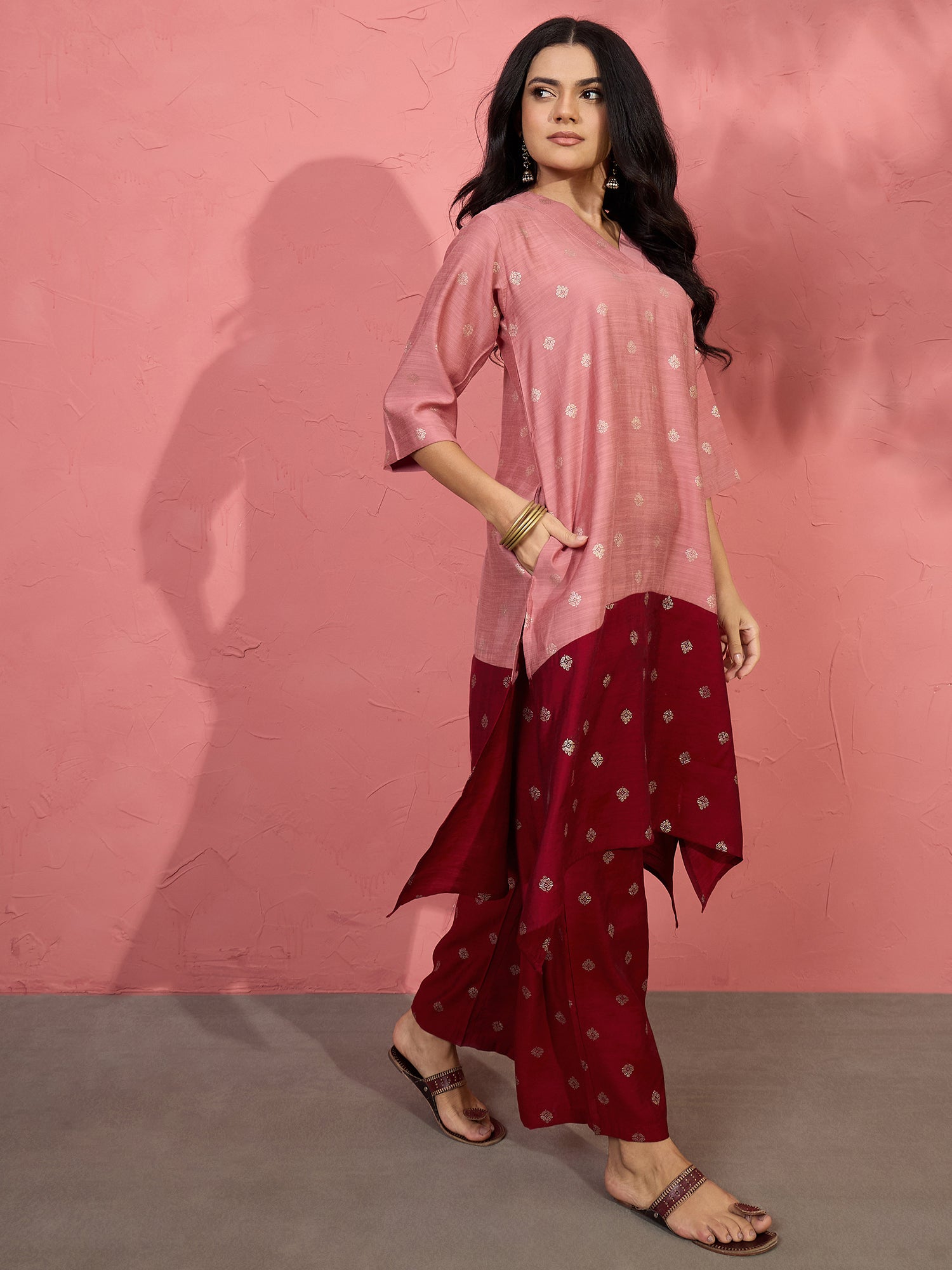 Peach & Red Foil V-Neck Kurta Set (To be dispatched in 7 -10 days)