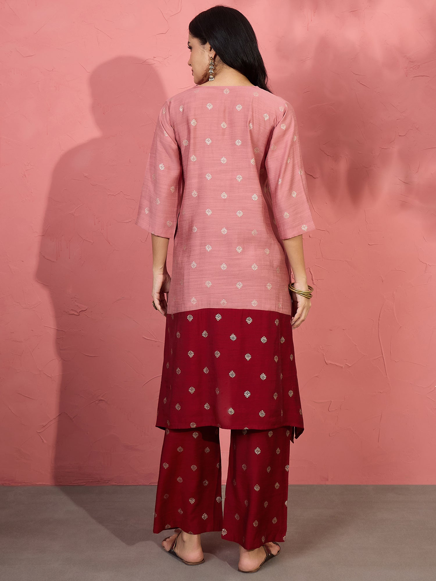Peach & Red Foil V-Neck Kurta Set (To be dispatched in 7 -10 days)