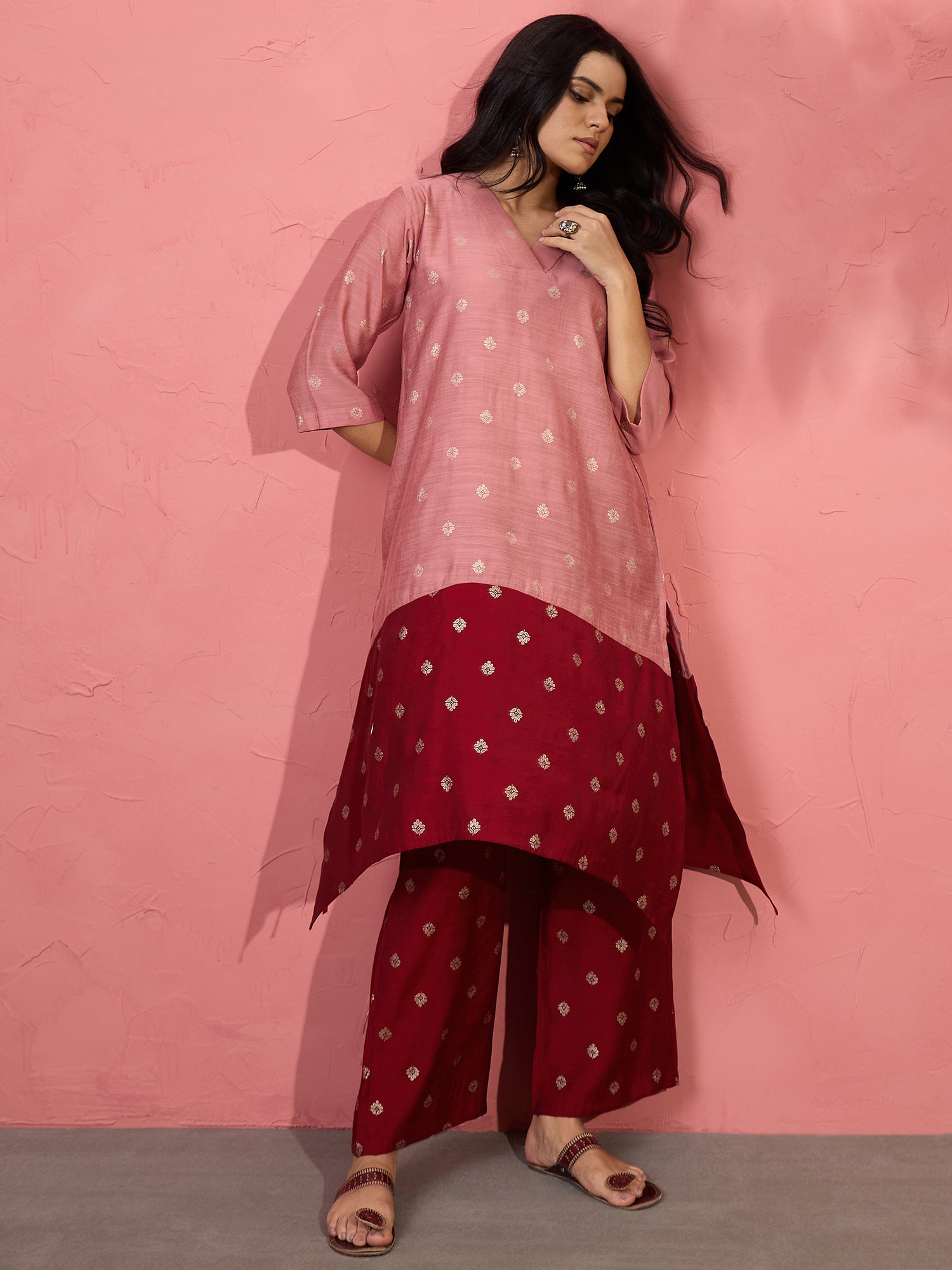 Peach & Red Foil V-Neck Kurta Set (To be dispatched in 7 -10 days)
