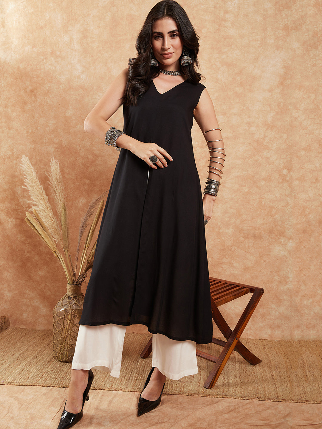 Beautiful Black kurta Set with kashmiri red dupatta | Upto 30% off – Thread  & Button