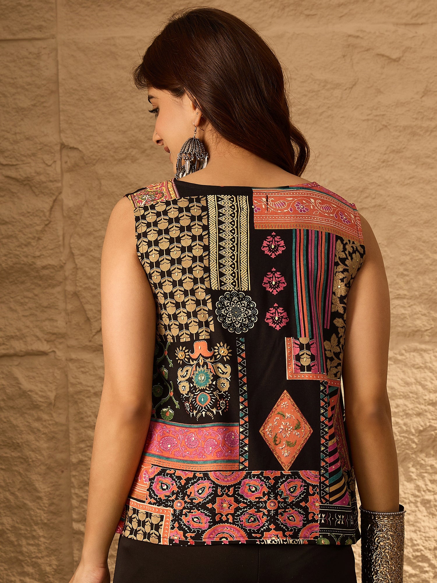 Black Multi Ethnic W/S Top