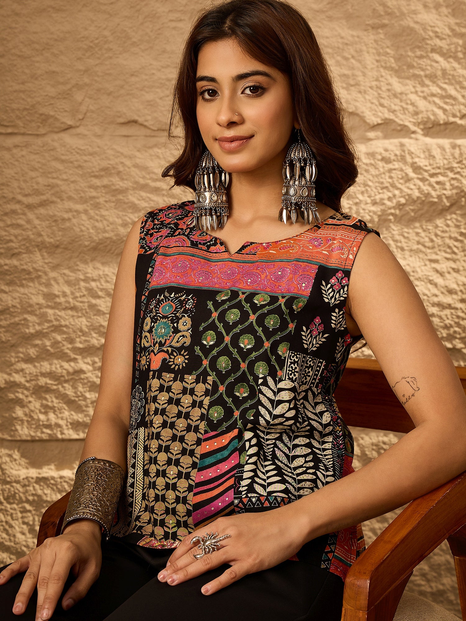 Black Multi Ethnic W/S Top