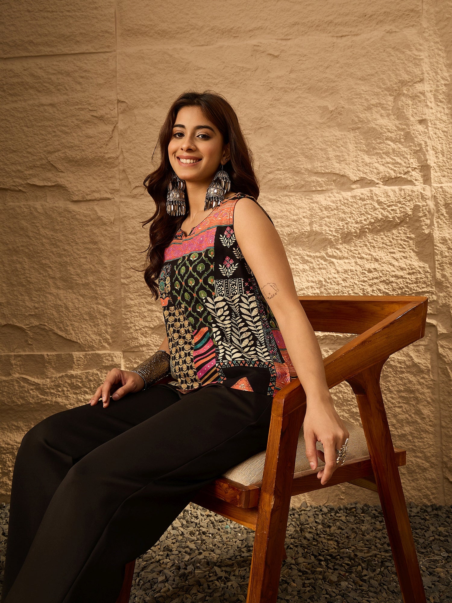 Black Multi Ethnic W/S Top