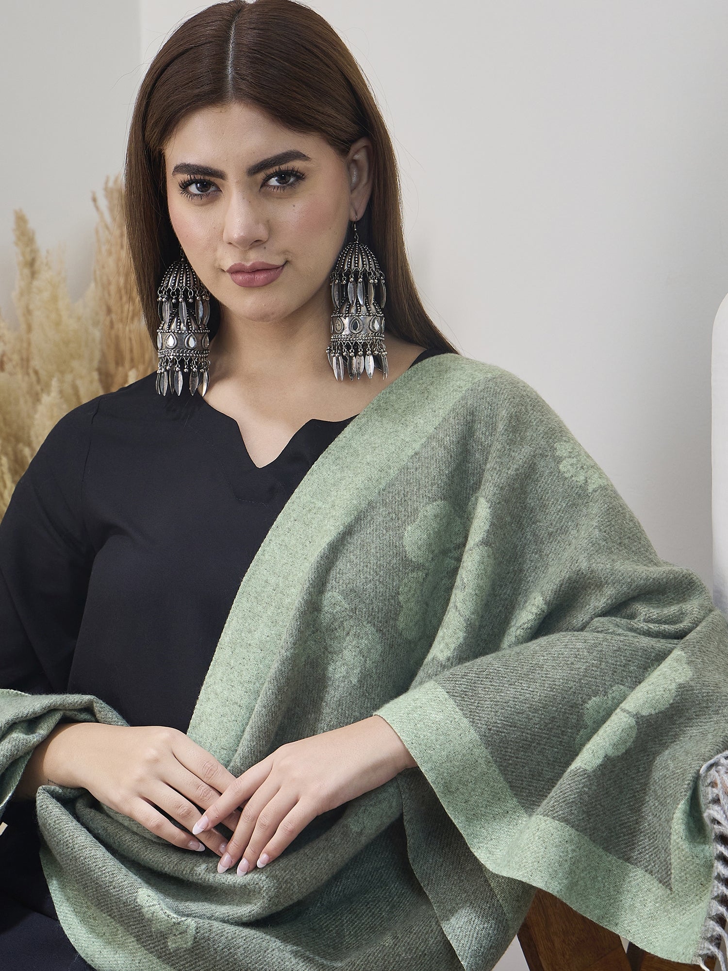 PISTA GREEN THREAD TASSEL SHAWL