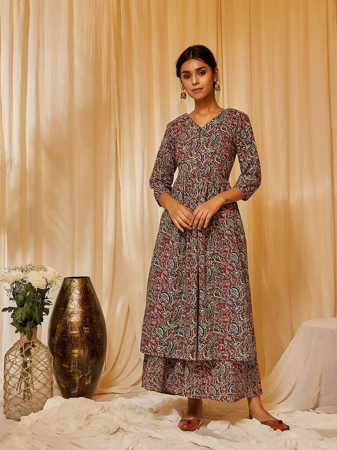 Olivia by Nisha - Grab this classic kalamkari Kurti with a combination of  lines and flowers. The asymmetric yoke creates an aesthetic look. A great  choice for office wear as the Kurti