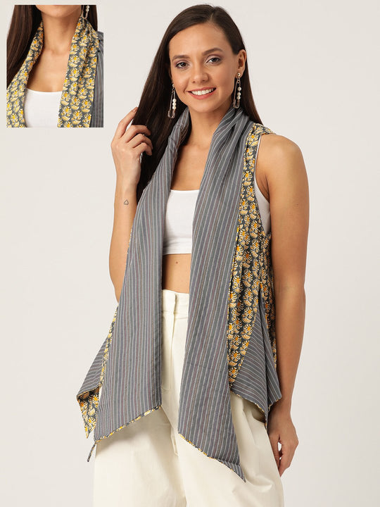 REVERSIBLE SHRUG IN GRAY KANTHA