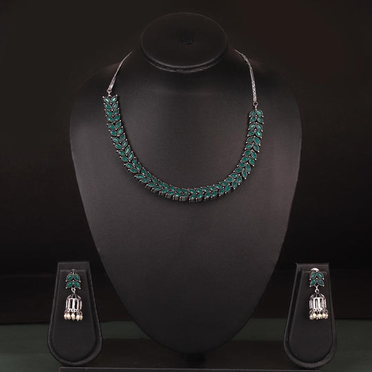 Cage Motif Neckpiece Set Wit Green Stones