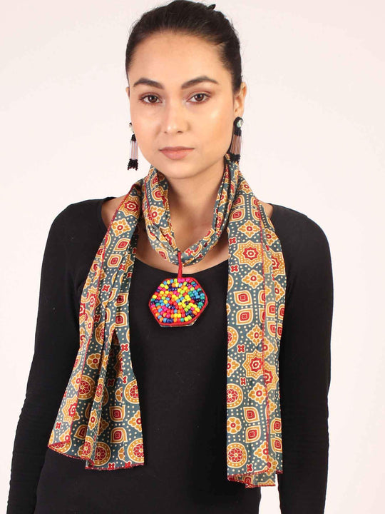Green and Red Traditional Stole Neckpiece