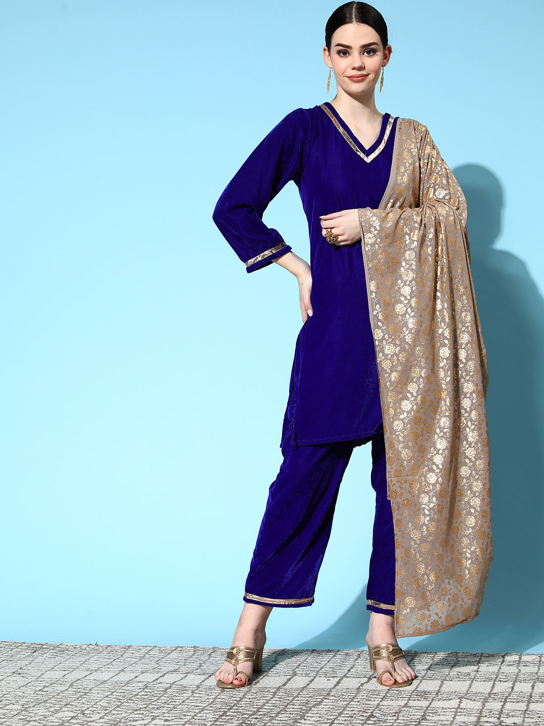 Blue Velvet Kurta Set With Grey Gold Foil Georgette Dupatta