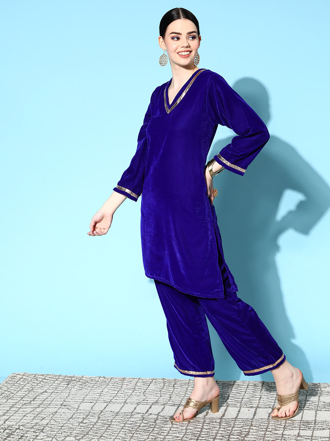Blue Velvet Kurta Set With Grey Gold Foil Georgette Dupatta
