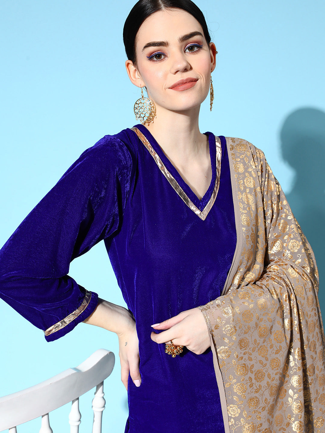 Blue Velvet Kurta Set With Grey Gold Foil Georgette Dupatta