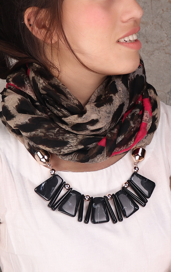 Animal print black-brown necklace stole